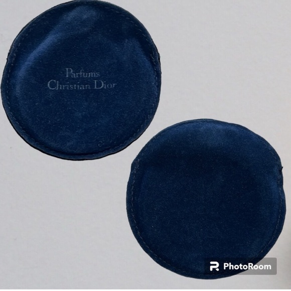 Dior Gold Tone Metal Compact Mirror With Magnetic Closure
Valore Case - Picture 5 of 8